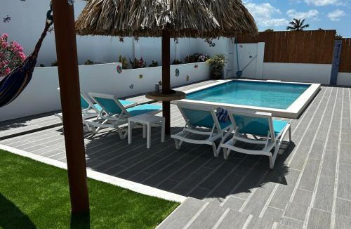 Oranjestad Villa | Caribbean Breeze-4 bedroom 4 ensuite bathrooms