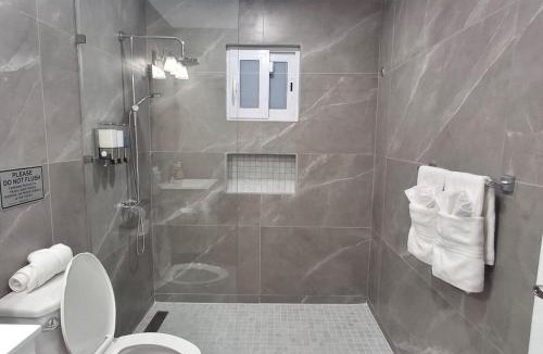 Oranjestad Villa | Caribbean Breeze-4 bedroom 4 ensuite bathrooms