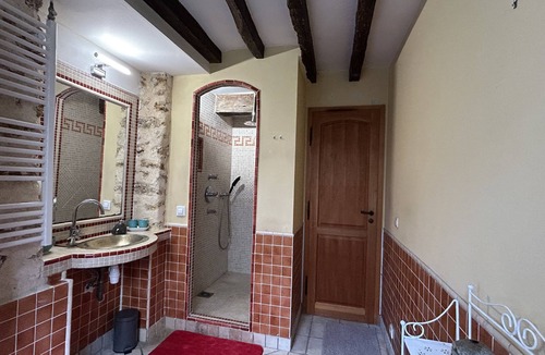 Feucherolles Bed & Breakfast | Chambre Paisible et Central Pour le JO du 26 Juillet au 11 Août. 🐩ok Sociable