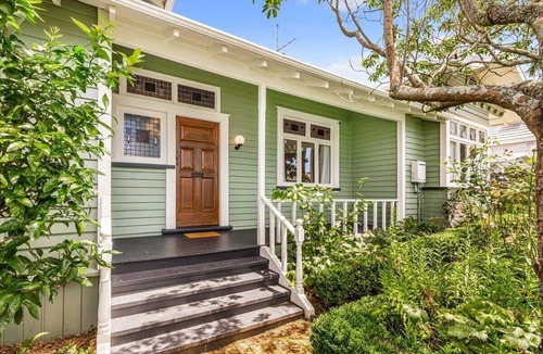 Greenlane - Ellerslie House | Character-Filled Home w/Parking