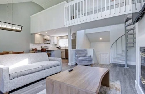 East Stroudsburg Villa | Charming 2-bedroom loft villa in East Stroudsburg with WiFi, fitness room