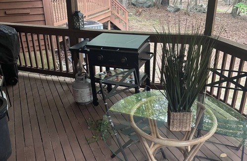 Bushkill House | Charming 2-bedroom townhome in Poconos finest area, near many fun activities.