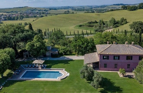 Buonconvento Villa | Charming villa with swimming pool and private garden, located near the town of Buonconvento, in ...