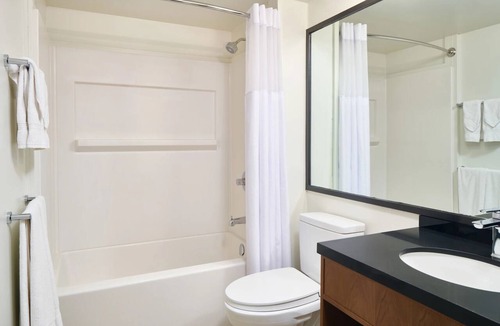 Ala Moana Hotel | City View Two Queens, 3 Units, Koi Pond & Garden Views, Poolside Relaxation