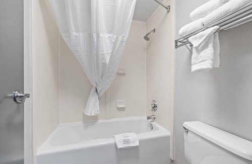 Orchard District Hotel | Comfort and Convenience! 2 Relaxing Units! Close to Bend Municipal Airport!