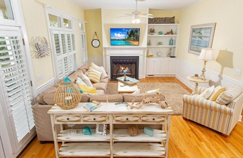 Litchfield by the Sea House | Compass Point 82 3BR 3 BA House w Kitchen