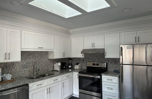 Shipyard Plantation Villa | Couples Cozy retreat, quiet and 10 minute walk to the beach -REMODELED NOV 2023