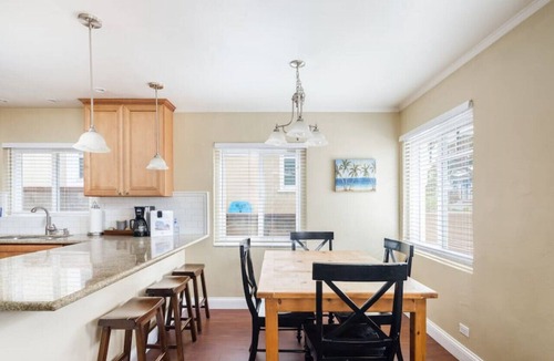 Mission Beach Villa | Cozy Coconut Cottage with A/C!