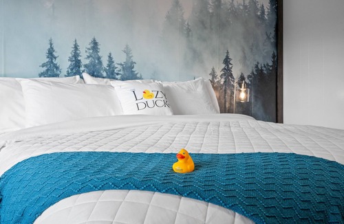 West Yellowstone Hotel | Cozy King Suite at Lazy Duck Inn, just 1 minute to Yellowstone! #23