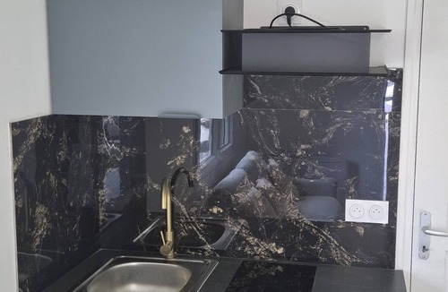 Villeneuve-le-Roi Apartment | Cozy private studio 15 min from Orly Airport & 15 min from Paris (RER C)