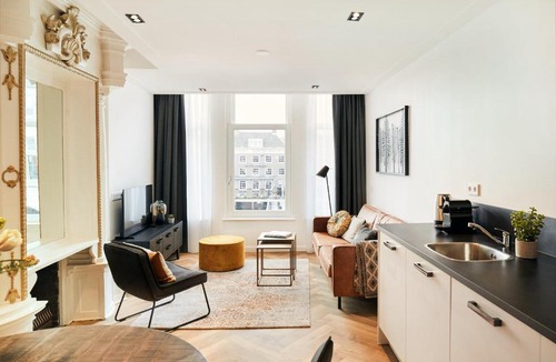 Burgwallen Nieuwe Zijde Apartment | Damrak Short Stay Amsterdam