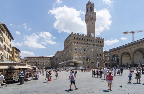 Oltrarno Apartment | Delightful apartment on the roofs of Florence perfect for 4 people.