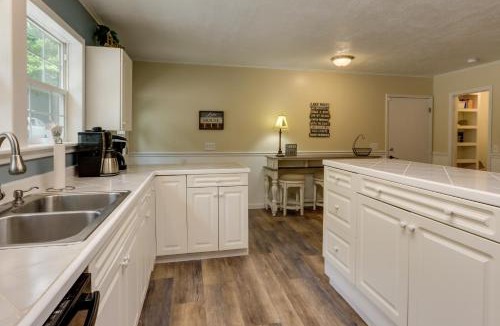 Camdenton House | Dock + Screened Porch: Lake of the Ozarks Getaway!