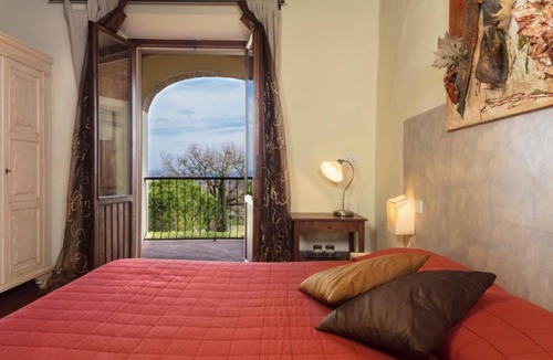 Castel San Gimignano Apartment | Double bedroom loggia overlooking the pool