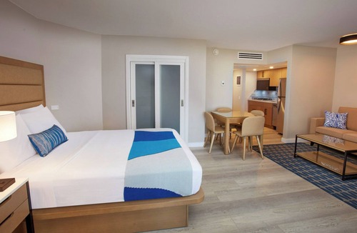 Palm Beach Hotel | Enjoy Every Moment in This Modern Retreat! Outdoor Pools, Beach, Free Parking!