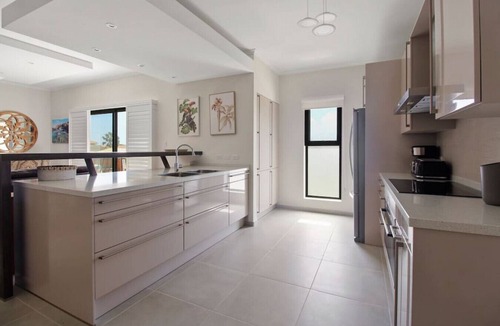 Gold Coast Condo | Gold Coast Luxury 4-bed condo 194H