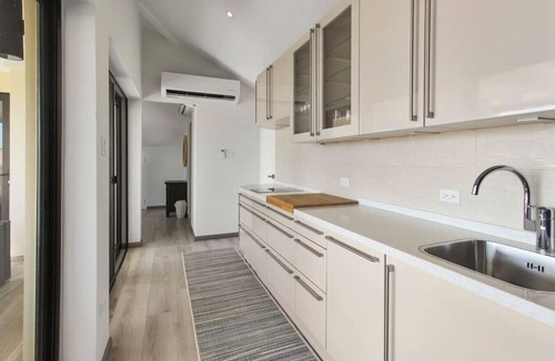 Gold Coast Condo | Gold Coast Luxury 4-bed condo 194H