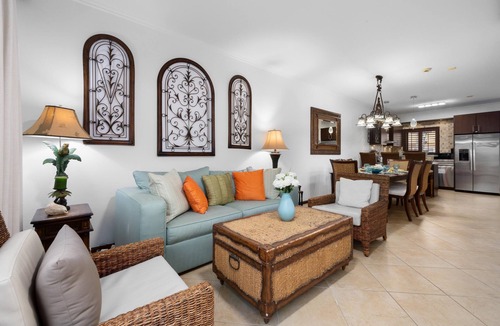 Gold Coast House | Gold Coast Townhome w/Pools ~ GYM ~ 24/7 Security
