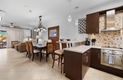 Gold Coast House | Gold Coast Townhome w/Pools ~ GYM ~ 24/7 Security