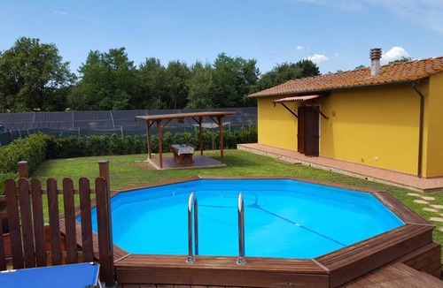 Fucecchio House | Holiday home with a large garden and swimming pool in the heart of Tuscany