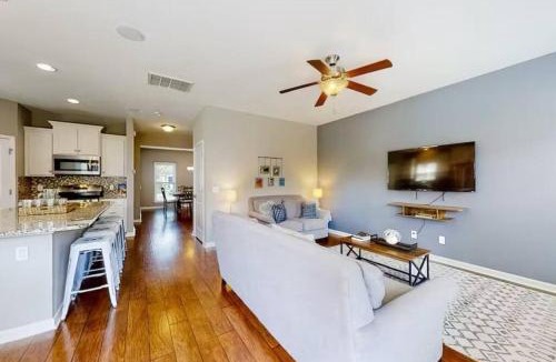 Charleston Villa | Home Sweet Home in Charleston! 3BR full amenities