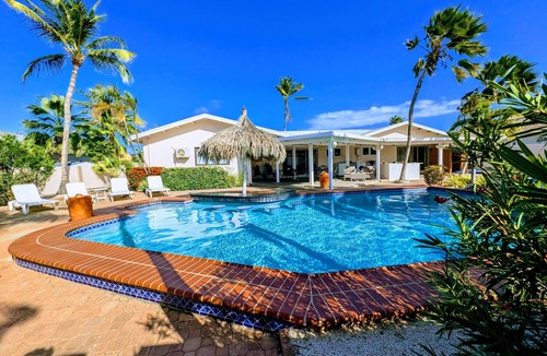 Palm Beach Villa | Huge 5BR Villa, Private Pool & Swim-Up Bar. 15 min. Walk to Palm Beach & Casinos
