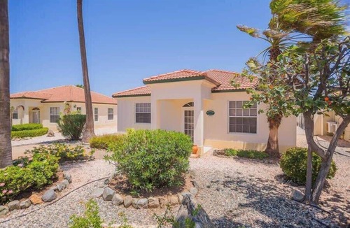 Noord Villa | Impressive 2 bedroom villa overlooking the golf course