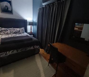 Oudtshoorn Villa | Karoo Refresh Cheerful 2 Bedroom House