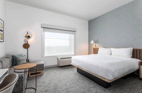 Florida Center Hotel | King Studio | TownePlace Suites Orlando SW | Full Kitchen & Sofa Bed