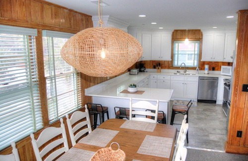 Golden Mile House | Large Oceanfront Pet Friendly Home perfect for Family Getaways at the Beachcombe