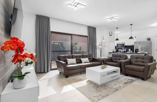 Gold Coast Apartment | LUX 3BR Condo Rooftop Patio, BBQ & Resort Pool