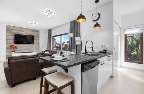 Gold Coast Apartment | LUX 3BR Condo Rooftop Patio, BBQ & Resort Pool