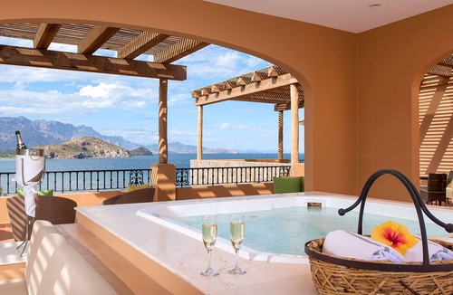 Loreto Villa | Luxurious Loreto Escape: Coastal Beauty Meets Ultimate Comfort
