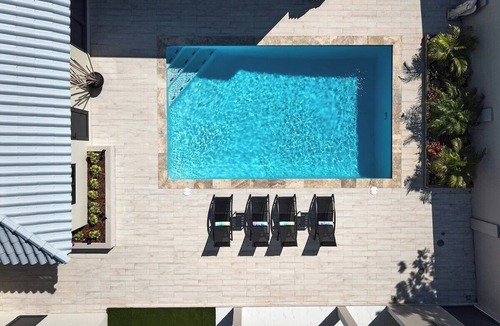 Wayaka House | Luxury 4BR Villa Private Pool Near Beach & Airport