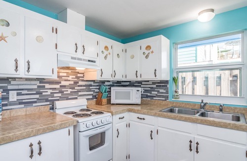 Biltmore Beach Villa | MARGARITA'S BEACH PARADISE FOR YOU & YOUR PET STEPS AWAY FROM THE BEACH