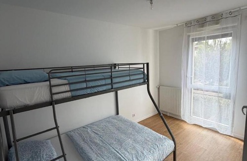 Plaisir Apartment | Modern 2BR Train, Versailles, Paris
