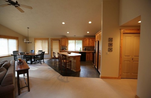 Sunriver House | Near Fort Rock Park, Fast Wifi, Bikes, Ping Pong, Hot Tub! 8 Sharc Passes