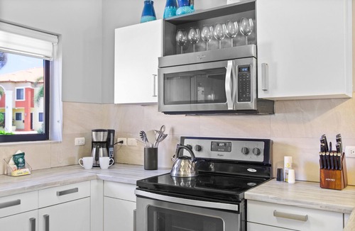 Gold Coast House | NEW, Cozy Townhome - walking distance to best Aruba beaches!