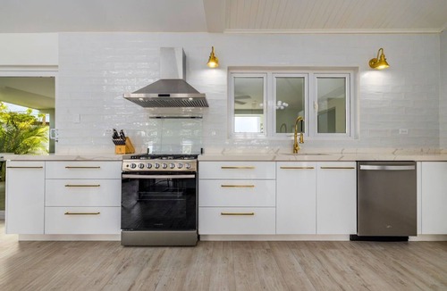 Oranjestad-West Villa | NEW Modern 3 Bedroom “10 minute walk to the Beach”
