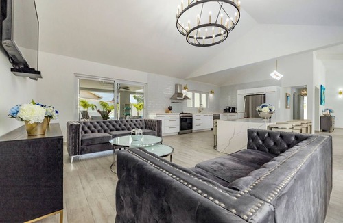 Oranjestad-West Villa | NEW Modern 3 Bedroom “10 minute walk to the Beach”