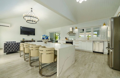 Oranjestad-West Villa | NEW Modern 3 Bedroom “10 minute walk to the Beach”