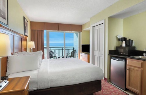Downtown Myrtle Beach Hotel | Oceanfront Stays Near Boardwalk Restaurants, with Pools, Hot Tubs | 3 Units