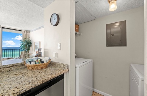 West Panama City Beach Condo | Oct. Special! All Glass! Huge 1400 sq' 2b2b, 1:30p cst check in. Beach Service!