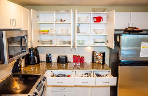 Panama City Beach Hotel | PET-FRIENDLY, GRAND PANAMA, WALK OFF PATIO DIRECT TO BEACH, POOL AND BBQ GRILLS