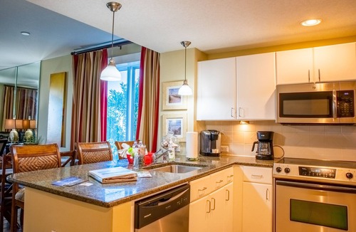 Panama City Beach Hotel | PET-FRIENDLY, GRAND PANAMA, WALK OFF PATIO DIRECT TO BEACH, POOL AND BBQ GRILLS