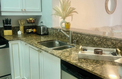 University City Condo | Prime location, 5 minutes to the Beach, UCSD, Hospitals, UTC Mall
