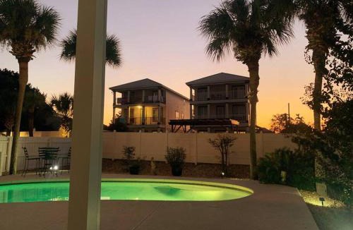 Crystal Beach Villa | PRIVATE HEATED POOL, GOLF CART & WALK to THE SUGAR SAND BEACH in DESTIN