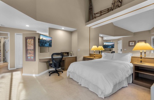 Century West Hotel | Private Mt. Bachelor Village suite in Bend with access to resort hot tubs/pool