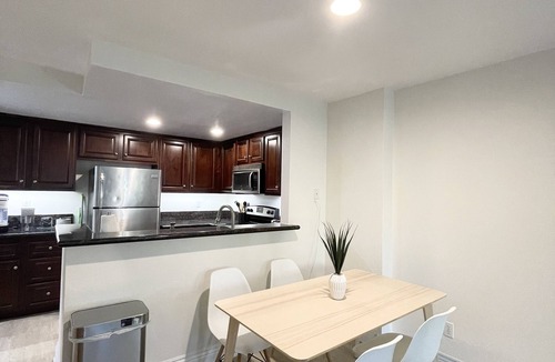 University City Condo | Quiet UTC/La Jolla Monthly Stay-Furnished 1 BR/1BA near UCSD/Tech