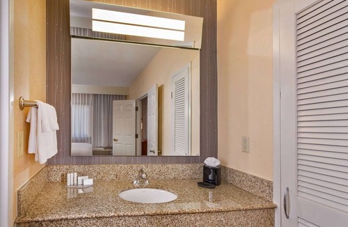 University Place Hotel | Relaxing Unit | Pets Welcome, Near Music Pavilion